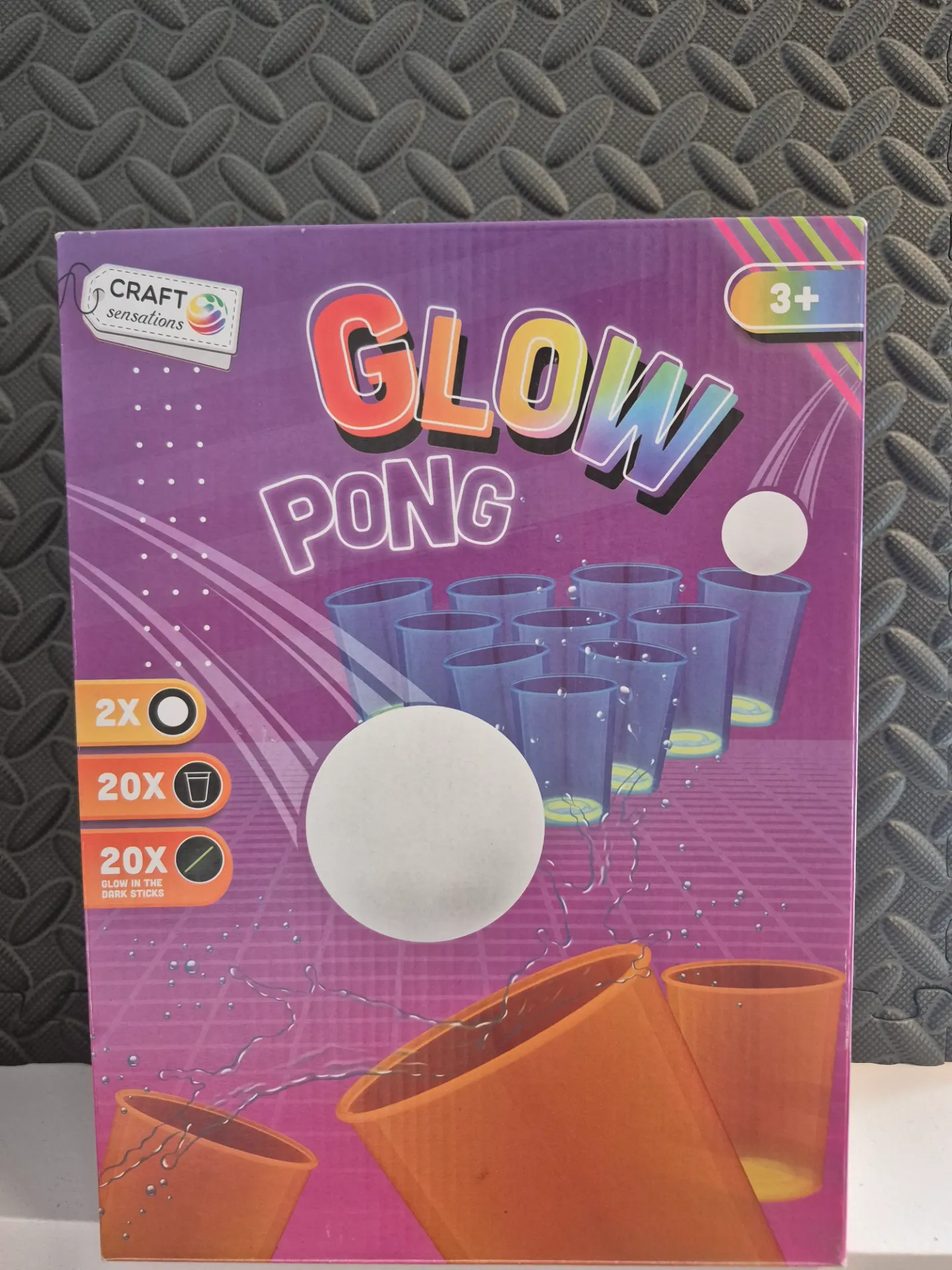 Beer pong - glow in dark